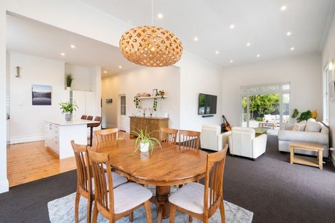 Photo of property in 12 Hadfield Terrace, Bluff Hill, Napier, 4110