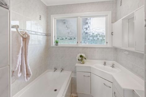 Photo of property in 6 Abraham Crescent, Milson, Palmerston North, 4414