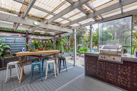 Photo of property in 6a Tallington Crescent, Torbay, Auckland, 0630