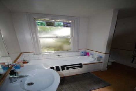 Photo of property in 1 Hadfield Terrace, Kelburn, Wellington, 6012