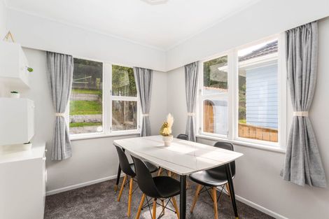 Photo of property in 127 Parkvale Road, Karori, Wellington, 6012
