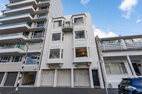 Photo of property in 2/246 Oriental Parade, Oriental Bay, Wellington, 6011