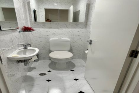 Photo of property in 4a/173 Hurstmere Road, Takapuna, Auckland, 0622