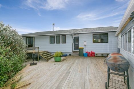 Photo of property in 12 Winstone Place, Highlands Park, New Plymouth, 4312