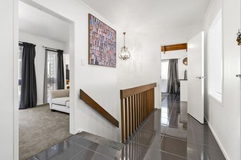 Photo of property in 70 Chelsea View Drive, Chatswood, Auckland, 0626