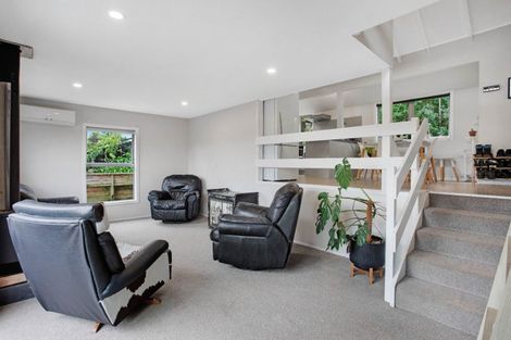 Photo of property in 2/11 Limmer Place, Browns Bay, Auckland, 0632