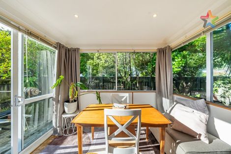 Photo of property in 2/264 Muritai Road, Eastbourne, Lower Hutt, 5013