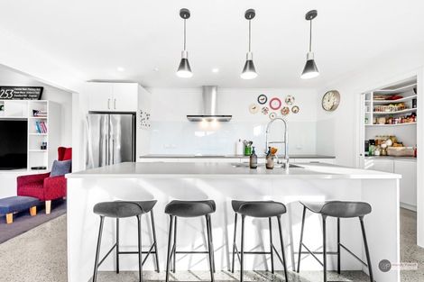 Photo of property in 5 Buddle Road, Wallaceville, Upper Hutt, 5018