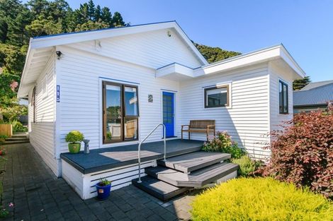 Photo of property in 115 Muritai Road, Eastbourne, Lower Hutt, 5013