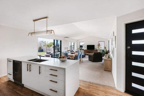 Photo of property in 12 Brendan Close, Omokoroa, 3114