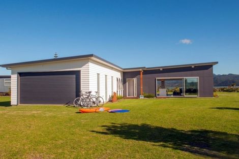 Photo of property in 104 Ti Kouka Crescent, Matarangi, Whitianga, 3592