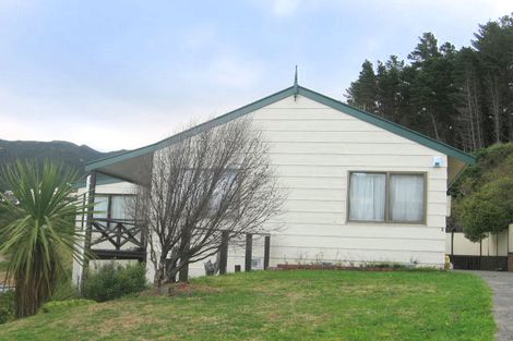 Photo of property in 1 Percy Dyett Drive, Karori, Wellington, 6012