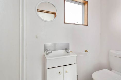 Photo of property in 8 Devonshire Road, Unsworth Heights, Auckland, 0632