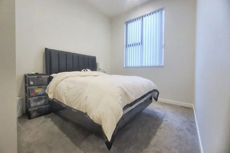 Photo of property in 10 Heketara Way, Massey, Auckland, 0614