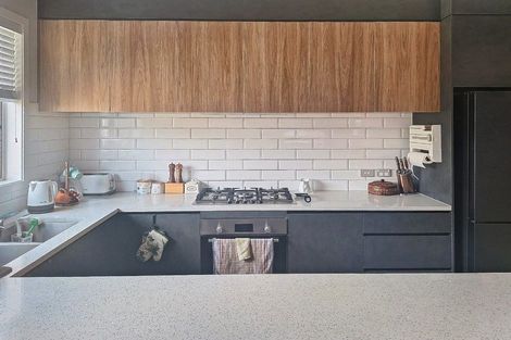 Photo of property in 45 Vinistra Road, Kumeu, 0810