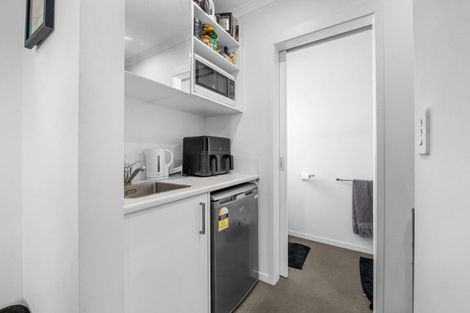 Photo of property in 33 Sandleigh Road, Hamilton Lake, Hamilton, 3204