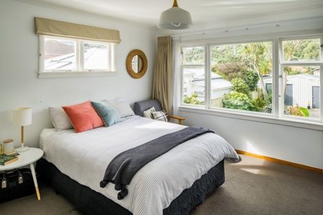 Photo of property in 26 Tuatoru Street, Eastbourne, Lower Hutt, 5013