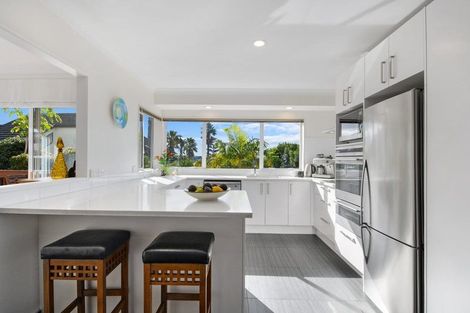 Photo of property in 14 Kerlin Crescent, West Harbour, Auckland, 0618