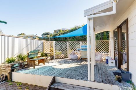 Photo of property in 32 Poplar Grove, Whalers Gate, New Plymouth, 4310