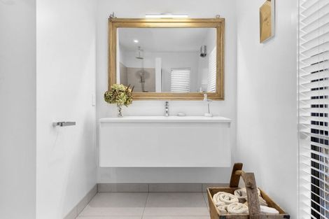 Photo of property in 15 Kingfisher Crescent, Albert Town, Wanaka, 9305