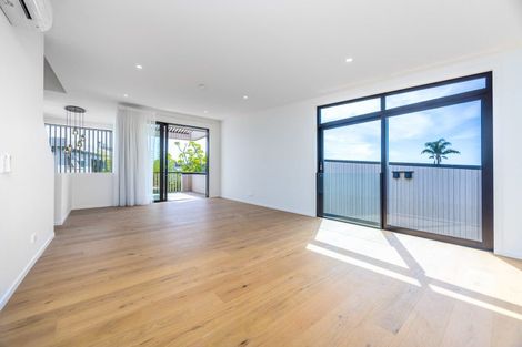 Photo of property in 771b East Coast Road, Northcross, Auckland, 0630