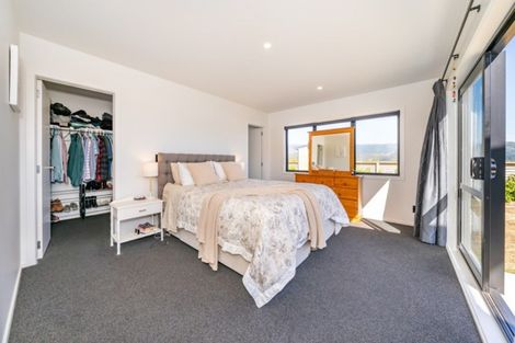 Photo of property in 100 Riverstone Drive, Riverstone Terraces, Upper Hutt, 5018
