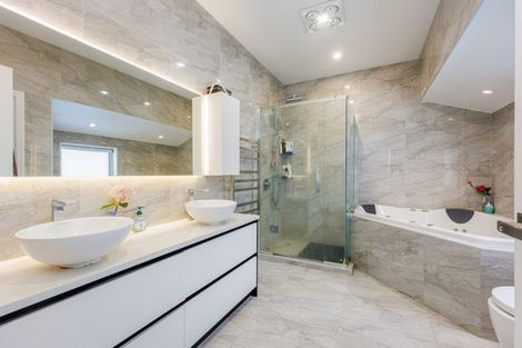 Photo of property in 25 Pupuke Road, Birkenhead, Auckland, 0627