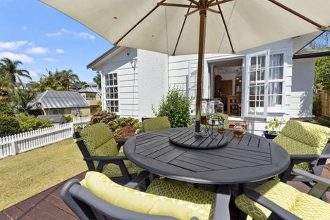 Photo of property in 1/1 Gray Crescent, Torbay, Auckland, 0630