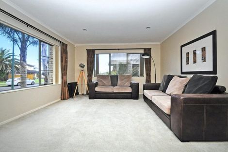 Photo of property in 43 Blackwood Drive, Wattle Downs, Auckland, 2103