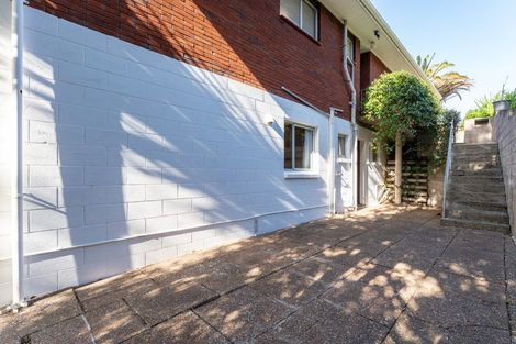 Photo of property in 8 Mcdowell Crescent, Hillcrest, Auckland, 0627