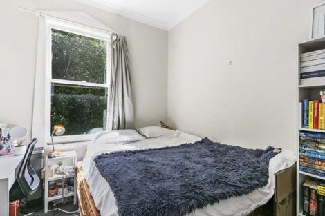 Photo of property in 112 Kelburn Parade, Kelburn, Wellington, 6012