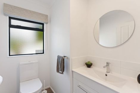 Photo of property in 30 Awanui Drive, Waikanae, 5036