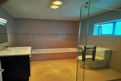 Photo of property in 3a Mcleod Road, Henderson, Auckland, 0612