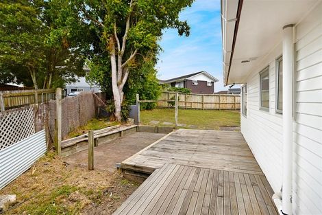 Photo of property in 11 Temuri Place, Glendene, Auckland, 0602