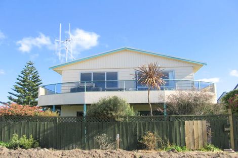 Photo of property in 100 Karewa Parade, Papamoa Beach, Papamoa, 3118