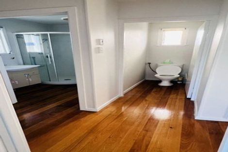 Photo of property in 50 Buscomb Avenue, Henderson, Auckland, 0610