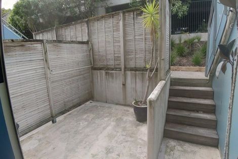 Photo of property in 2d/20 Ian Marwick Place, Birkenhead, Auckland, 0626