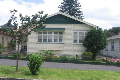 Photo of property in 12 Adam Street, Greenlane, Auckland, 1051