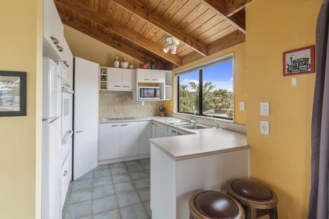 Photo of property in 1/3 Lantana Road, Green Bay, Auckland, 0604