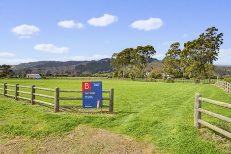 Photo of property in 425 Tararua Road, Levin, 5571