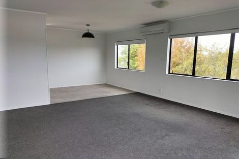 Photo of property in 1/84 Totaravale Drive, Totara Vale, Auckland, 0629