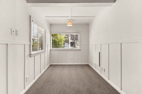 Photo of property in 16 Hammond Road, Taradale, Napier, 4112