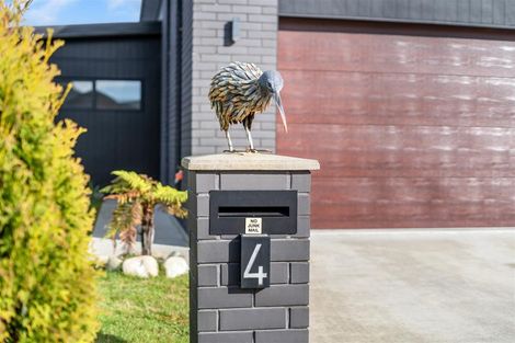 Photo of property in 4 Fenwick Crescent, Wallaceville, Upper Hutt, 5018