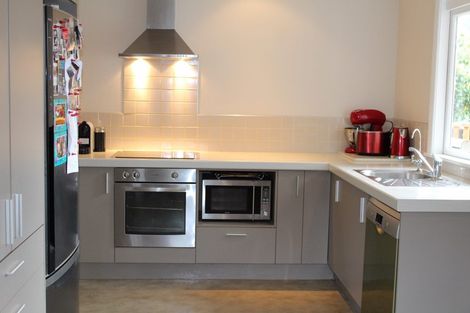 Photo of property in 21 Mexted Terrace, Tawa, Wellington, 5028