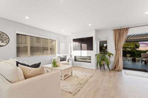 Photo of property in 24 Woodridge Drive, Stanmore Bay, Whangaparaoa, 0932