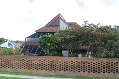 Photo of property in 7a The Esplanade, Eastern Beach, Auckland, 2012