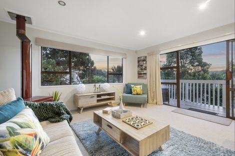 Photo of property in 27 William Hadlow Place, Hatfields Beach, Orewa, 0931