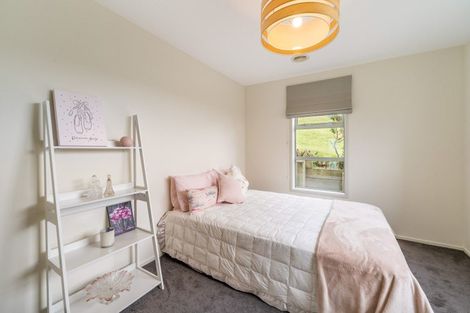 Photo of property in 10 Hollyford Place, Aotea, Porirua, 5024