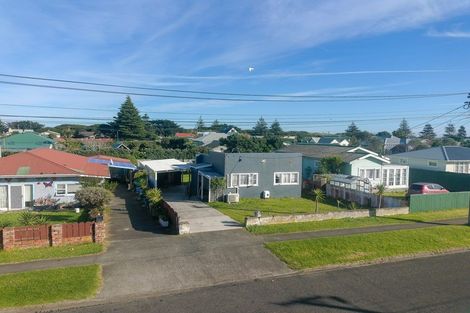 Photo of property in 17 Aotea Street, Castlecliff, Whanganui, 4501