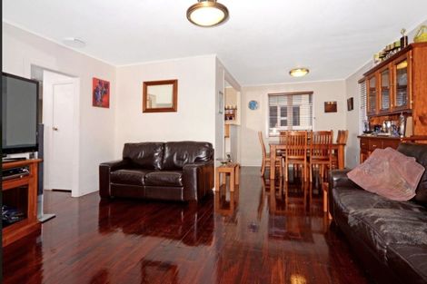 Photo of property in 121 Lancaster Road, Beach Haven, Auckland, 0626
